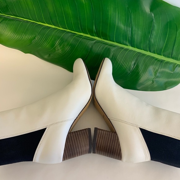 Dolce Vita White Booties. - Picture 6 of 6